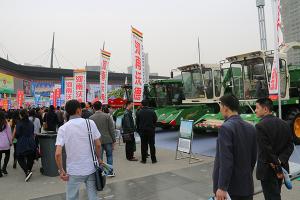 河南沃德攜農機新品亮相2015年全國農業機械春季展覽會